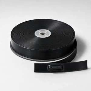Black flat drip irrigation tape roll with built-in emitter for agricultural irrigation